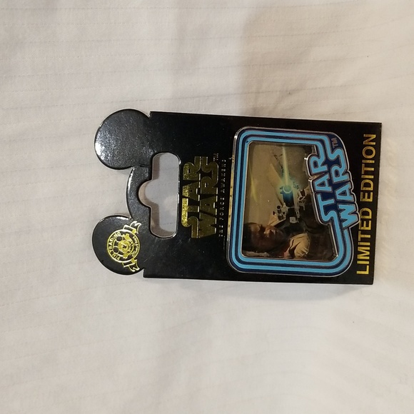 Disney Accessories - Disney Star Wars Pin